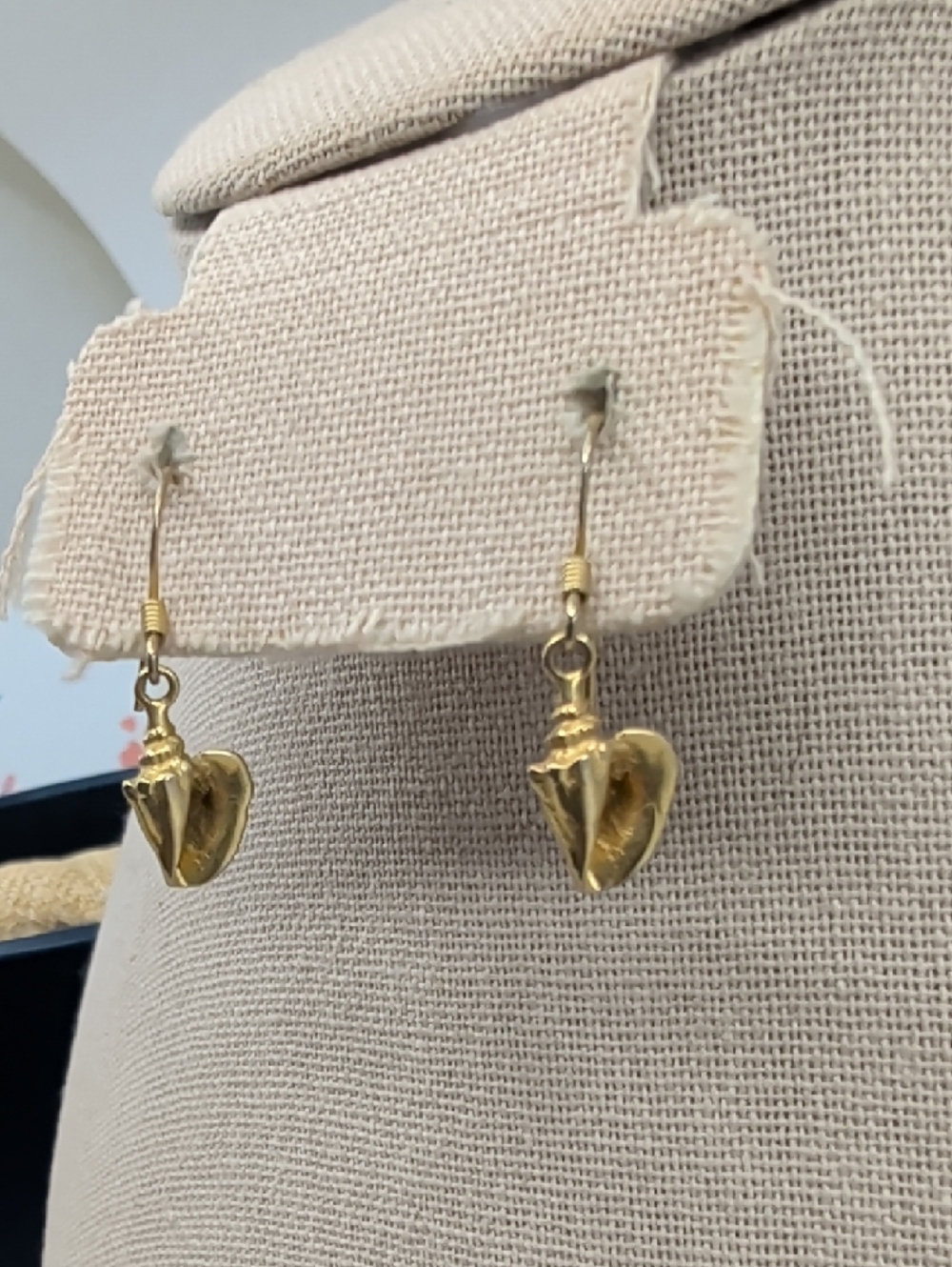 Vintage Gold Tone Conch Shell Dangle Earrings Coastal Estate Jewelry - Picture 15 of 17